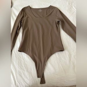 Nuuds Large scoop neck seamless bodysuit in Mocha. Brand new.